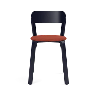 Turn Chair van TAKT in Beech Black blue lacquer, Remix 653 Japan red – productfoto 2 van 2