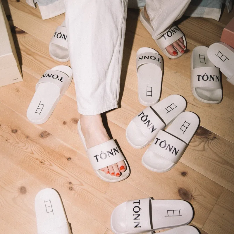 TÔNN slippers de TÔNN furniture – photo d’ambiance