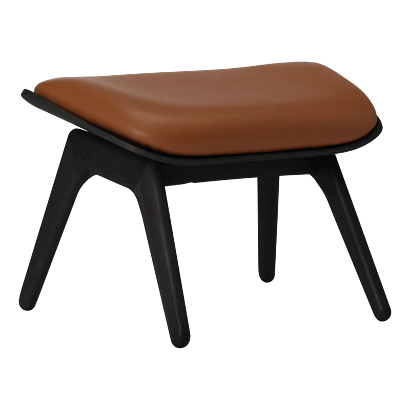 The Reader | ottoman van UMAGE in Black Oak, Cognac – productfoto