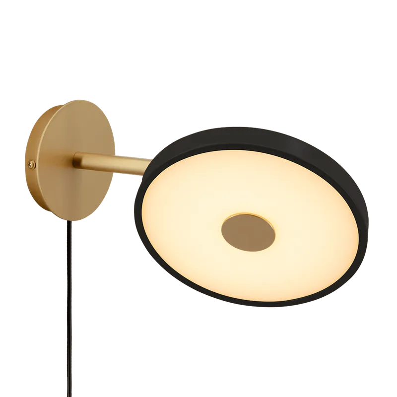 Asteria Short | væglampe by UMAGE in Brass, Black, Not Hardwired – product photo