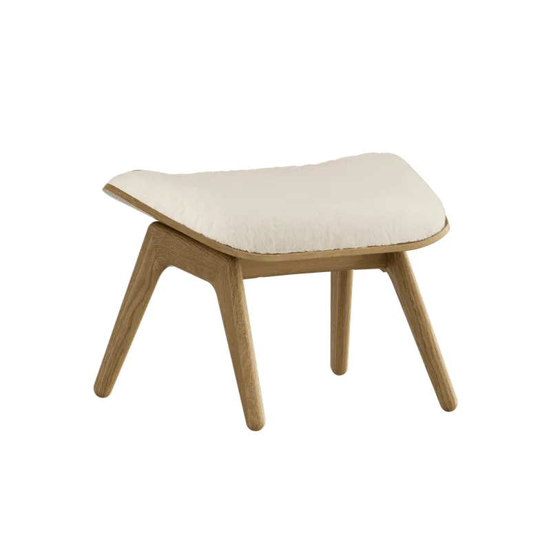 The Reader | ottoman van UMAGE in Oak, Teddy White – productfoto