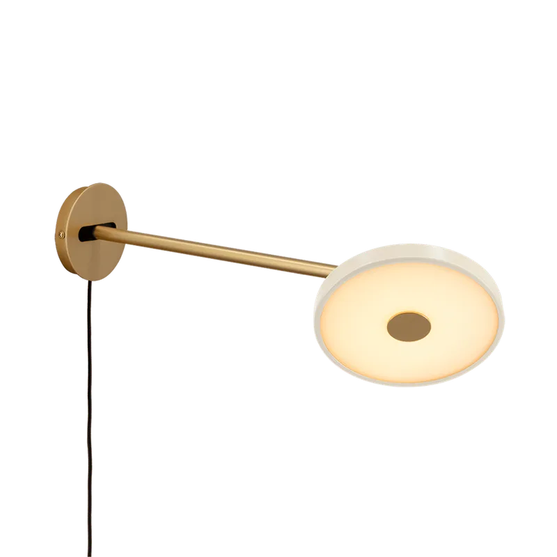 Asteria Long | wall lamp de UMAGE en Brass, Pearl White, Not Hardwired – photo du produit