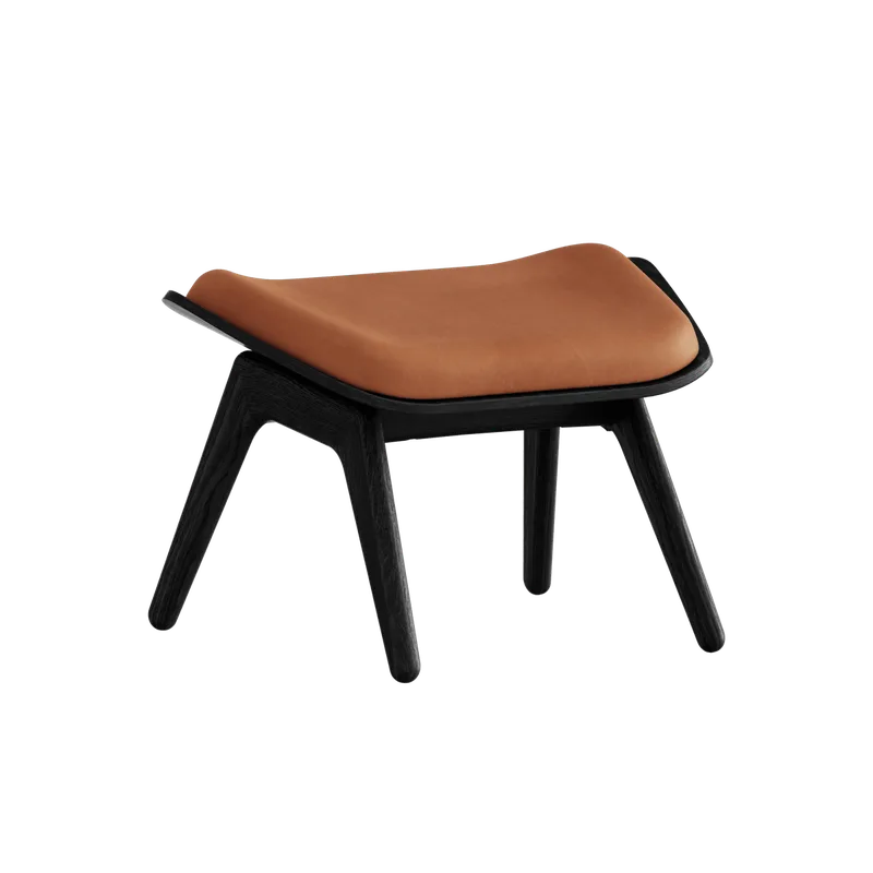 The Reader | ottoman van UMAGE in Black Oak, Dunes Rust – productfoto