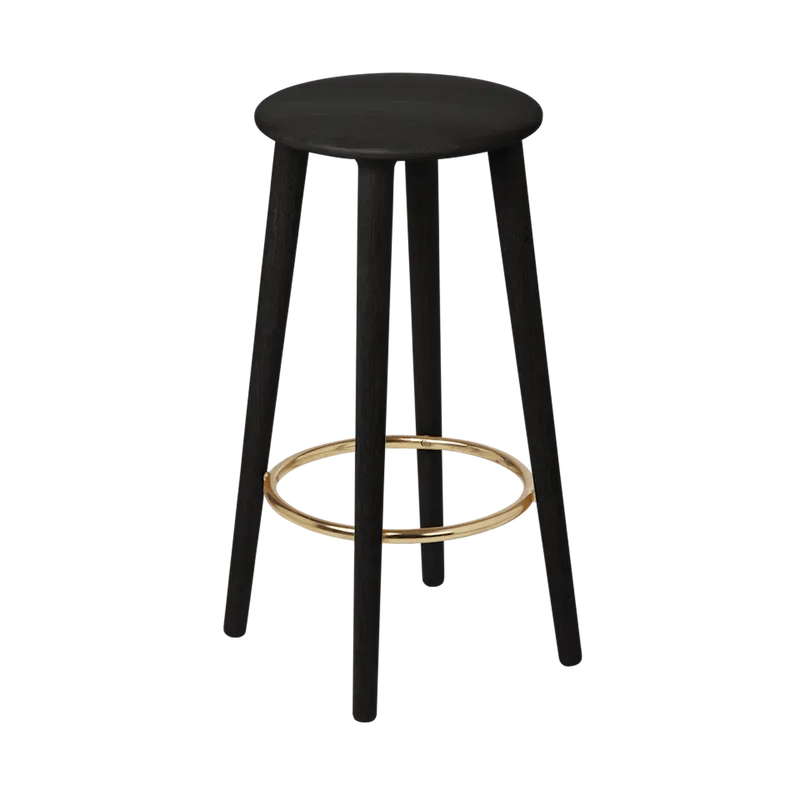 The Socialite | counterstol van UMAGE in Black Oak – productfoto