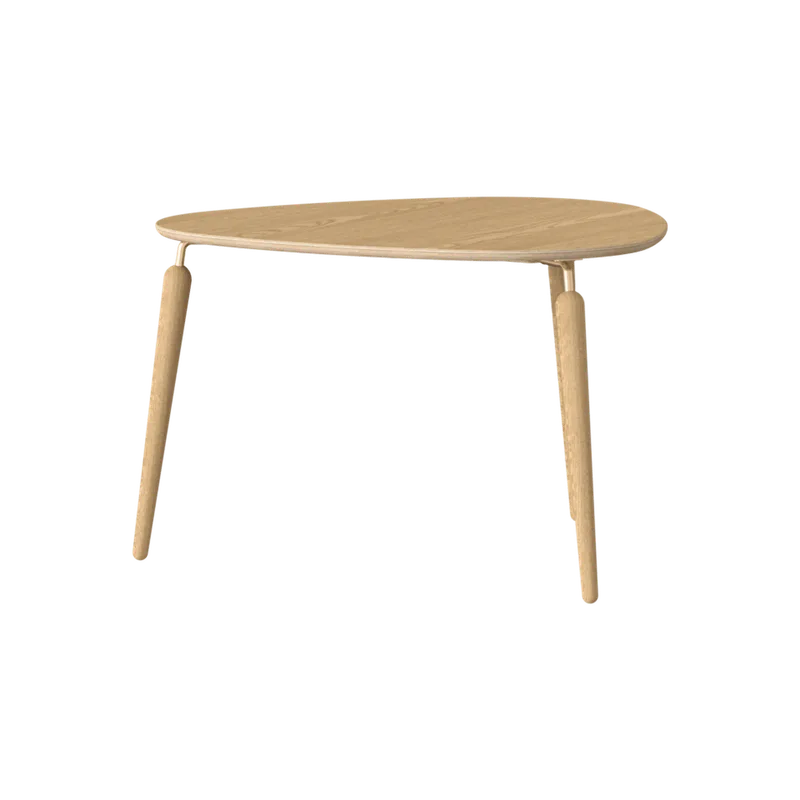 Hang Out | sofabord by UMAGE in Oak, Brass – product photo