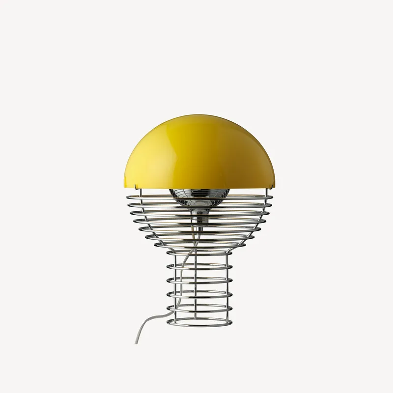 Wire Table Lamp Ø30 w. yellow shade van VERPAN – productfoto