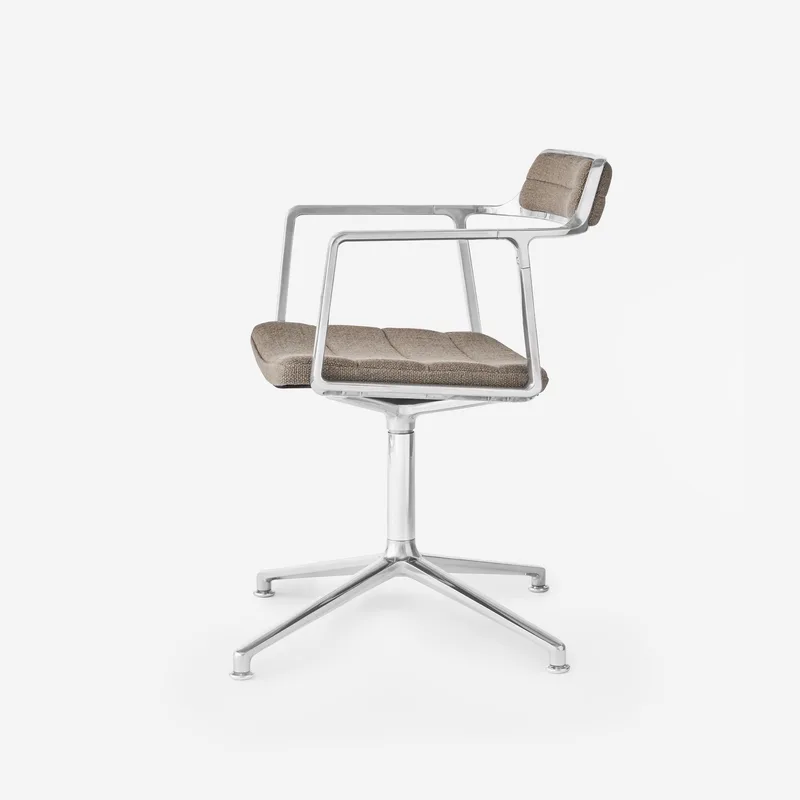 Swivel Chair | 452 by Vipp – product photo