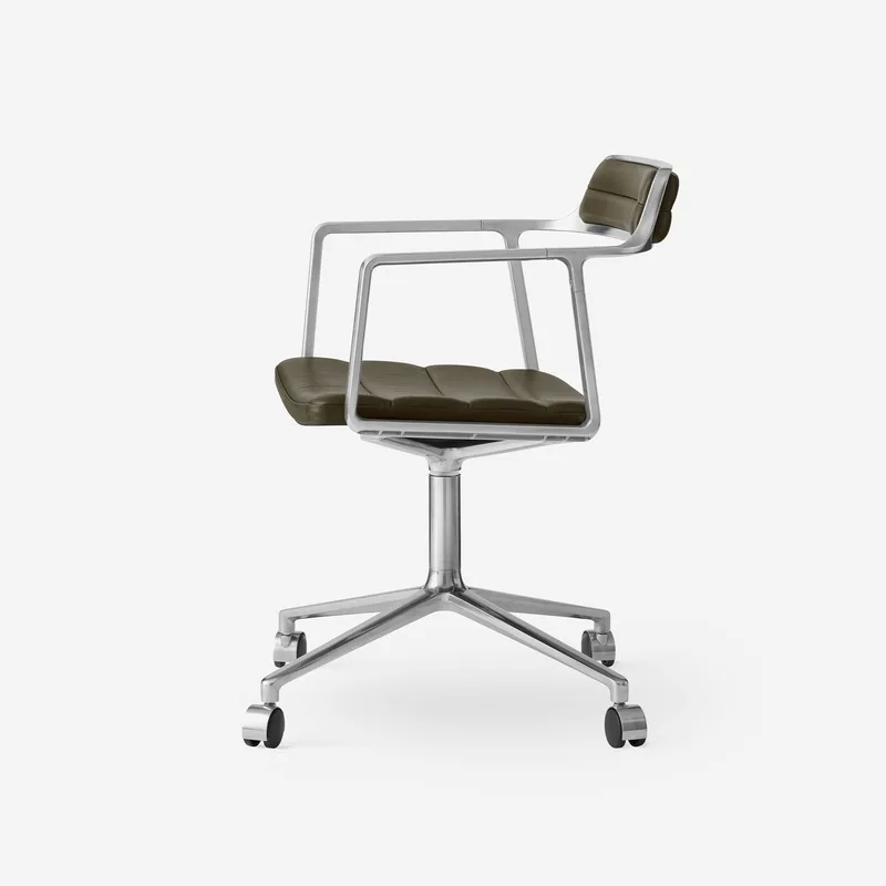 Swivel Chair | 452 by Vipp – product photo