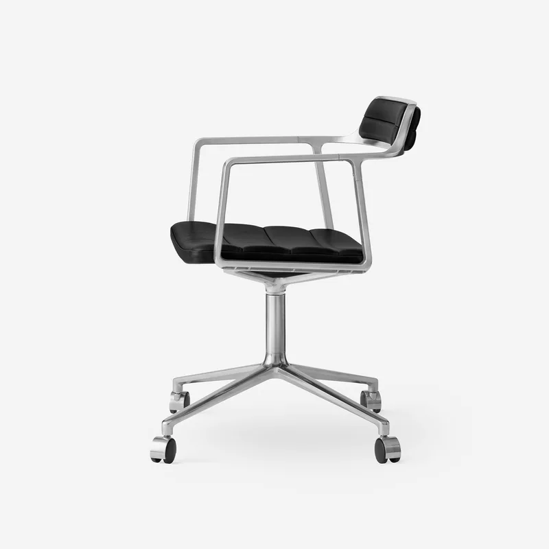 Swivel Chair | 452 by Vipp – product photo
