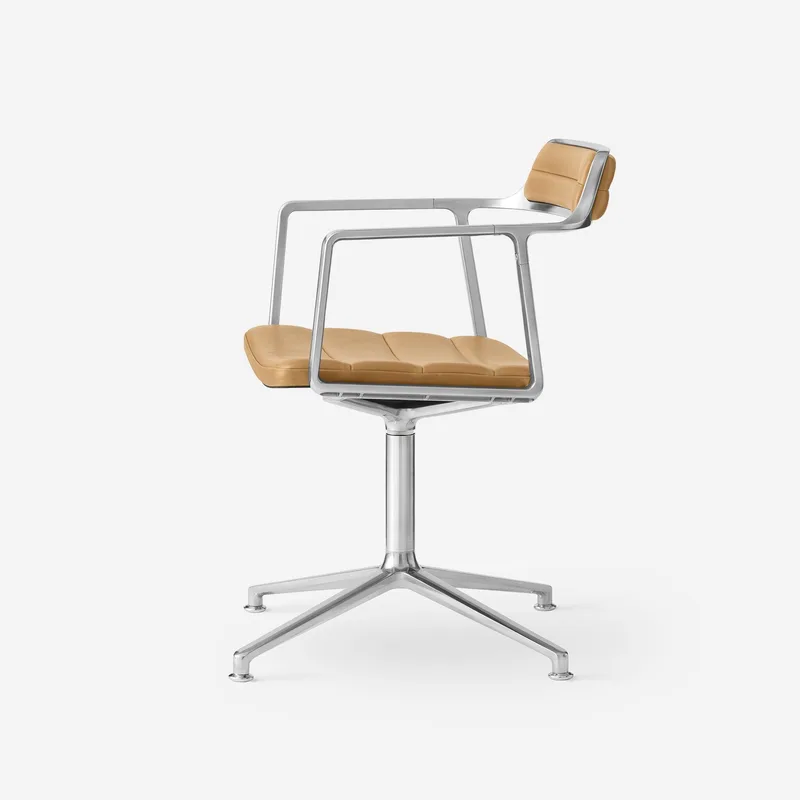 Swivel Chair | 452 by Vipp – product photo
