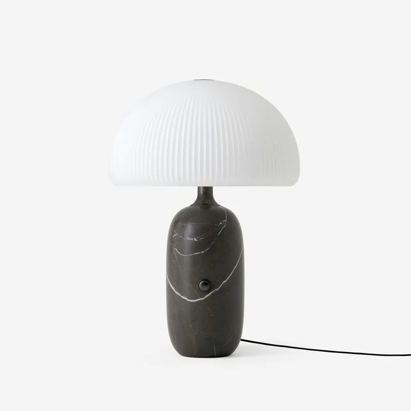 Sculpture Table Lamp von Vipp – Produktfoto