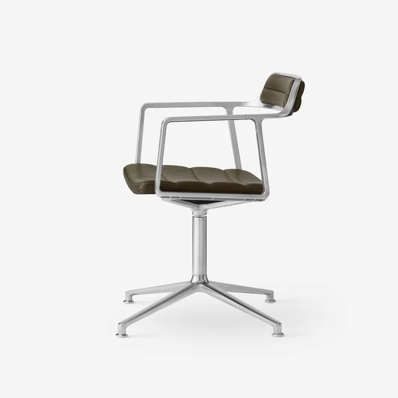 Swivel Chair | 452 by Vipp – product photo