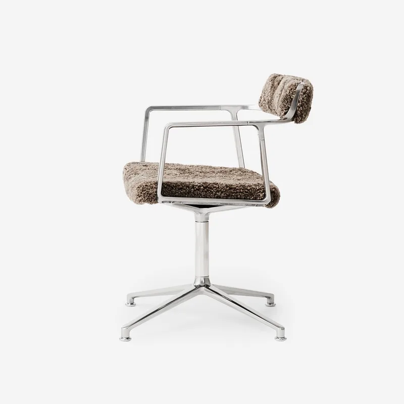 Swivel Chair | Curly Edition van Vipp – productfoto