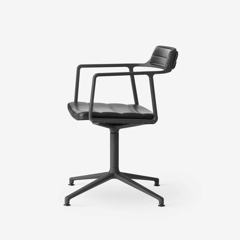 Swivel Chair | 452 by Vipp – product photo