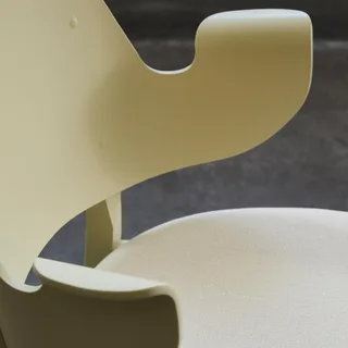 Gesture Chair Colour von Warm Nordic – Ambientefoto 1 von 2
