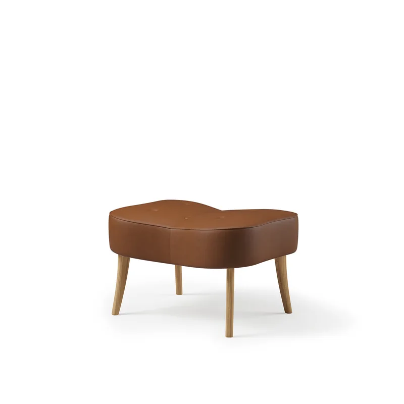 Pragh Footstool van Warm Nordic – productfoto