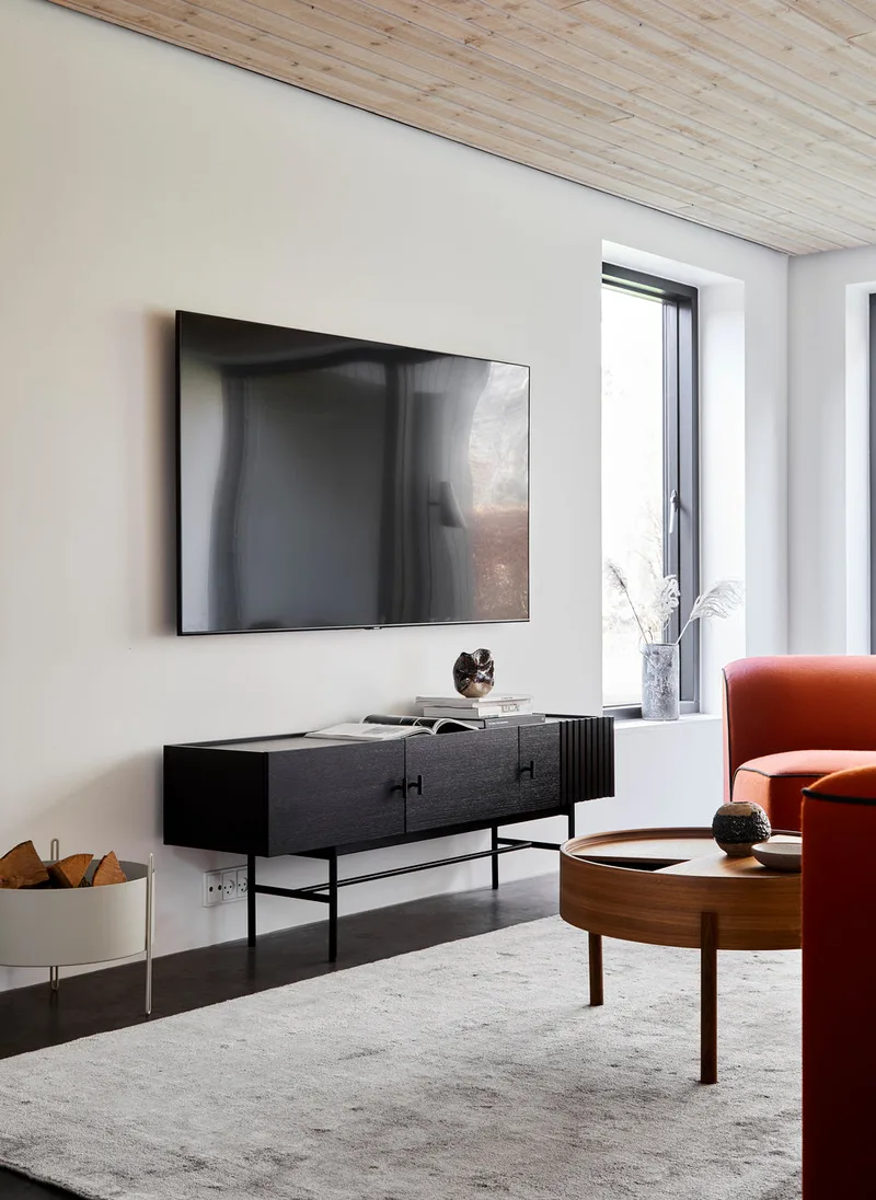 Array Lav Skænk (150 cm) by WOUD in Sort – interior photo 1 of 4
