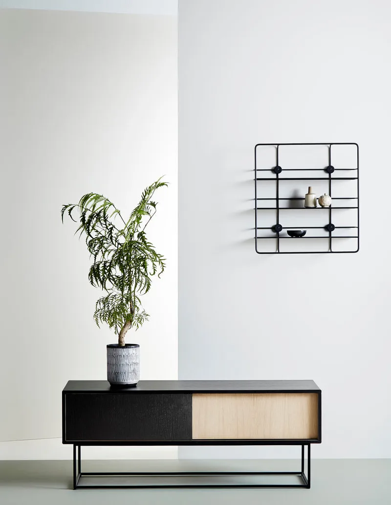 Virka Skænk (lav) von WOUD in Sort/Eg – Produktfoto 3 von 4