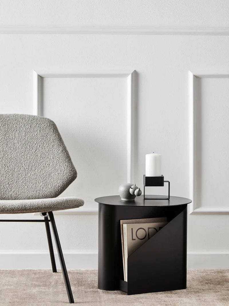 Sentrum Sidebord van WOUD in Sort – sfeerfoto 2 van 3