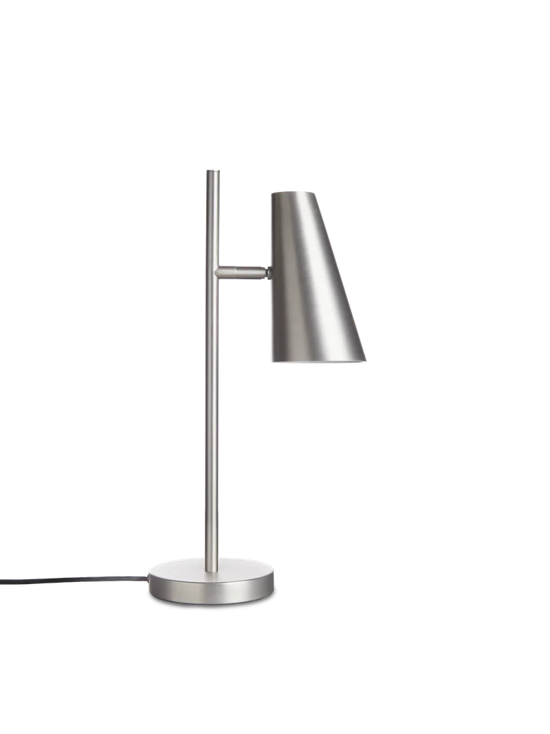 Cono Bordlampe de WOUD en Børstet metal finish – photo du produit 5 sur 5