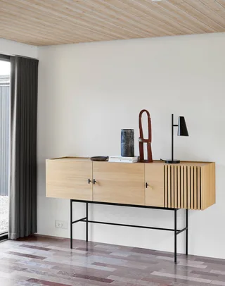 Array Skænk (180 cm) van WOUD in Eg – sfeerfoto 1 van 2