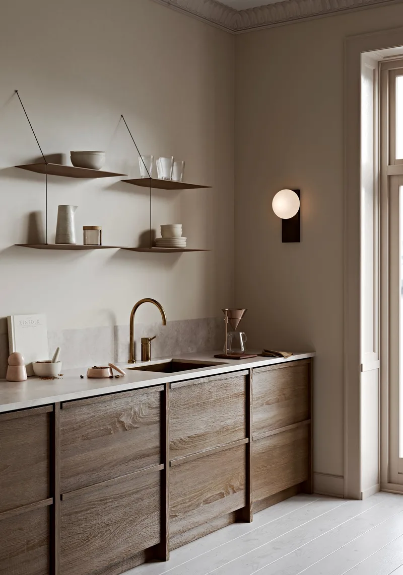 Stedge Hylde by WOUD in 80 cm, Sort metal, Røget eg (2 hylder) – interior photo 1 of 2