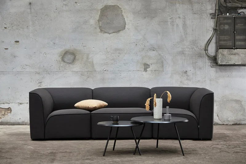 Flora 3-personers sofa van WOUD in Lys sand – sfeerfoto 2 van 5