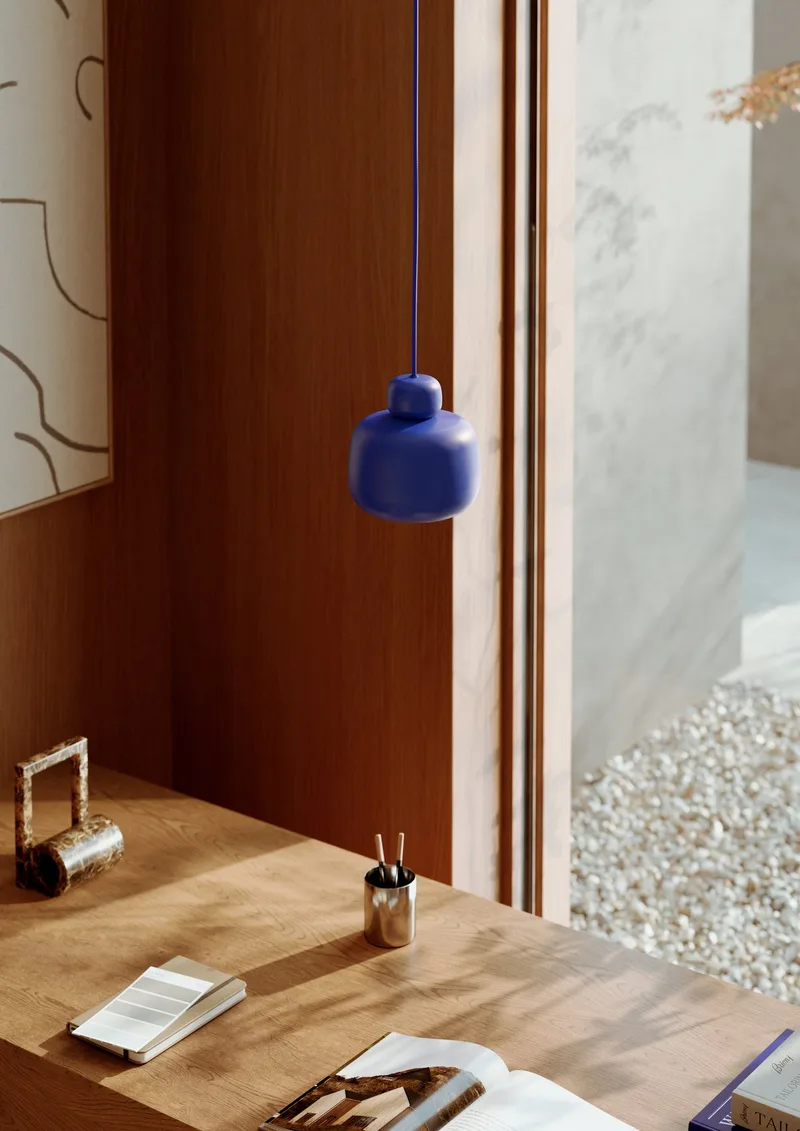 Stone Pendel (lille) by WOUD in Koboltblå – interior photo 2 of 4
