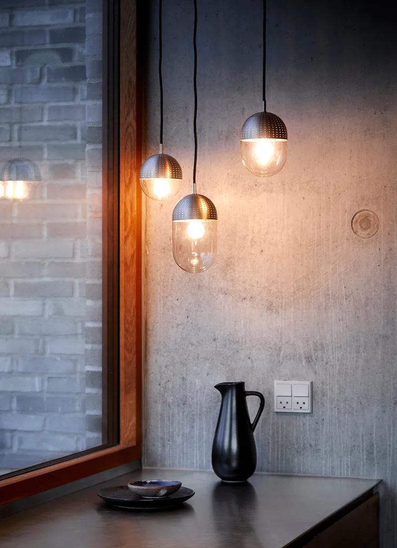 Dot Pendel (stor) von WOUD in Børstet metal finish – Ambientefoto 1 von 4