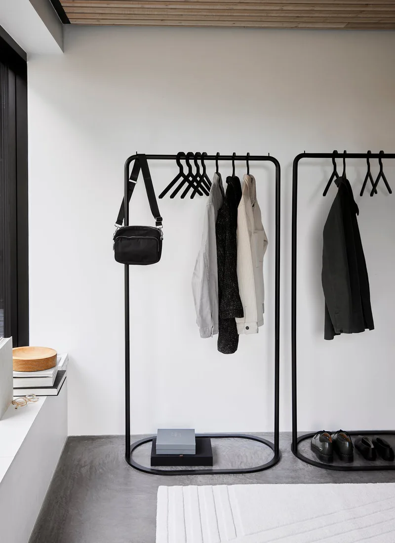 O&O Tøjstativ (stor) by WOUD – interior photo 1 of 5