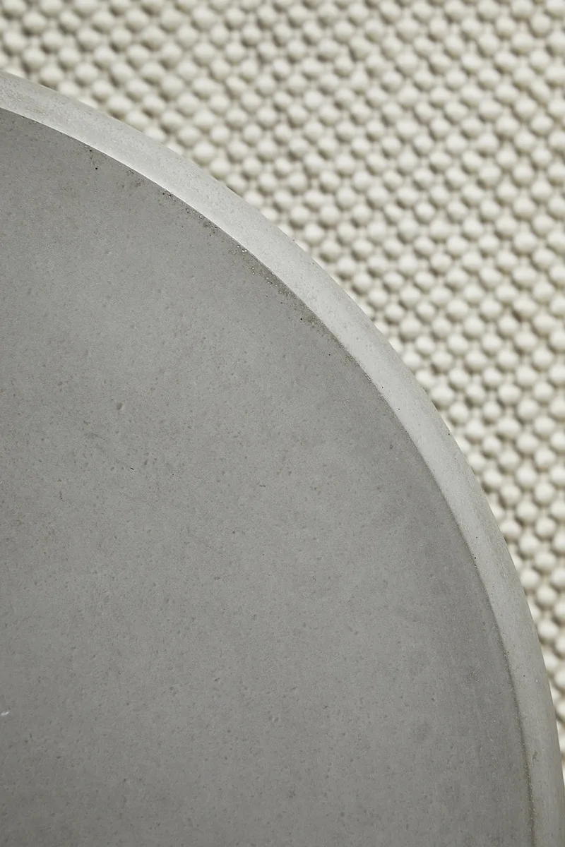 Soround Sofabord by WOUD in Beton (Ø60 x H44,50) – interior photo 1 of 4