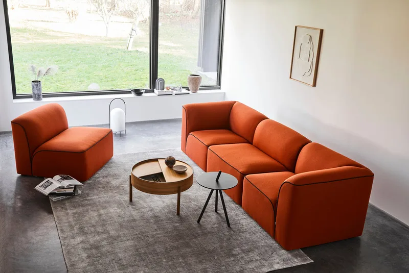 Flora 3-personers sofa van WOUD in Lys sand – sfeerfoto 1 van 5