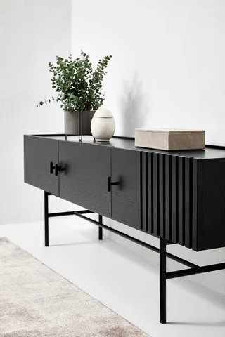 Array Lav Skænk (150 cm) by WOUD in Sort – interior photo 2 of 4