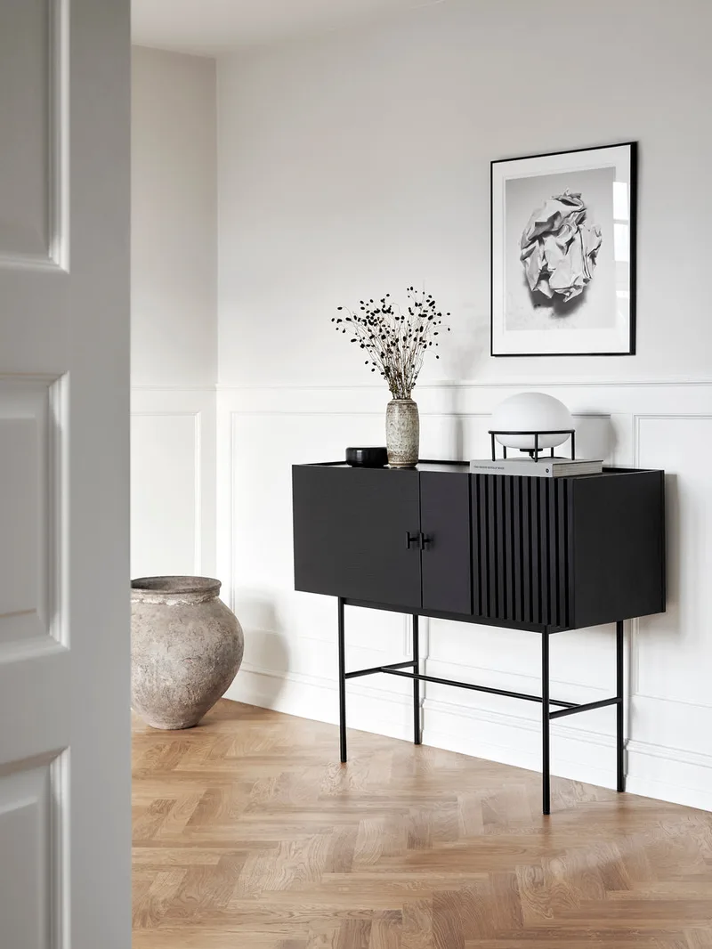 Array Skænk (120 cm) van WOUD in Sort – sfeerfoto 1 van 5