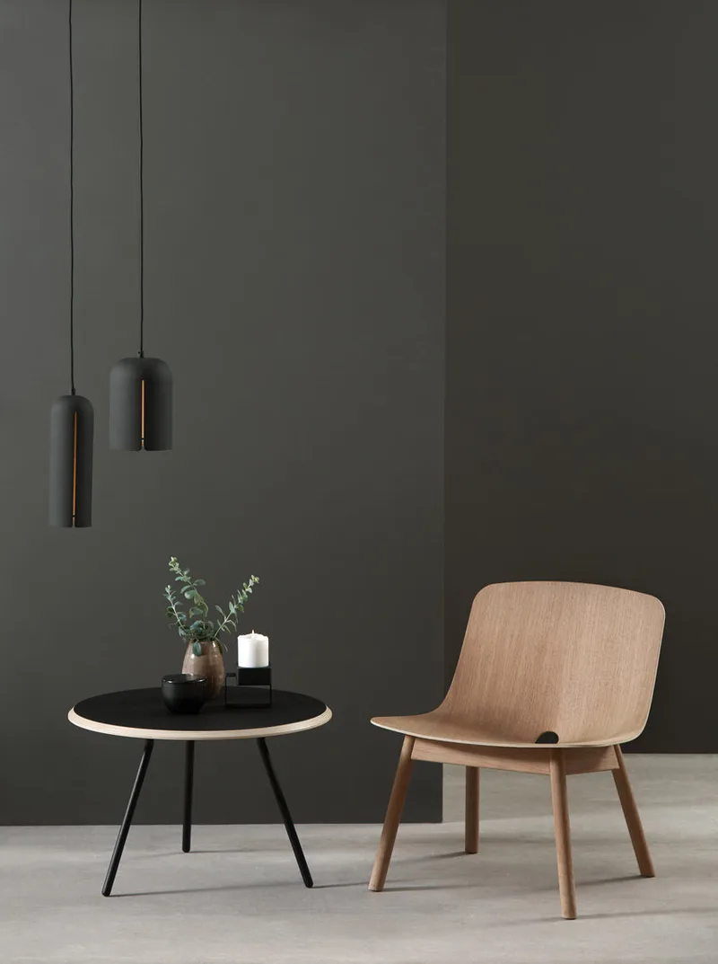 Soround Sofabord von WOUD in Sort (Ø60 x H44,50) – Ambientefoto 2 von 4