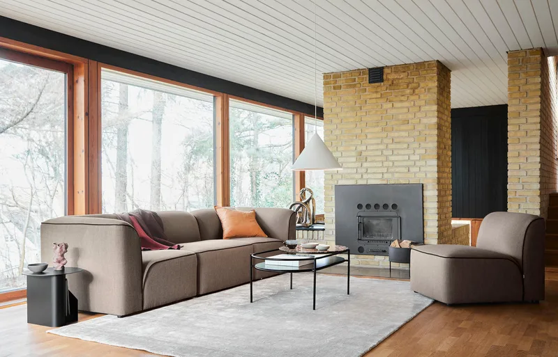 Flora 3-personers sofa van WOUD in Lys sand – sfeerfoto 4 van 5