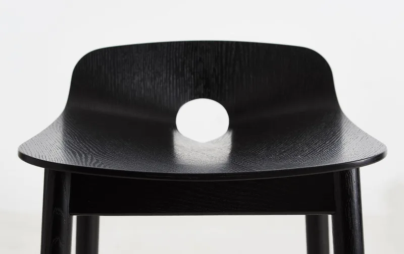 Mono Barstol (65 cm) by WOUD in Sort – product photo 1 of 5