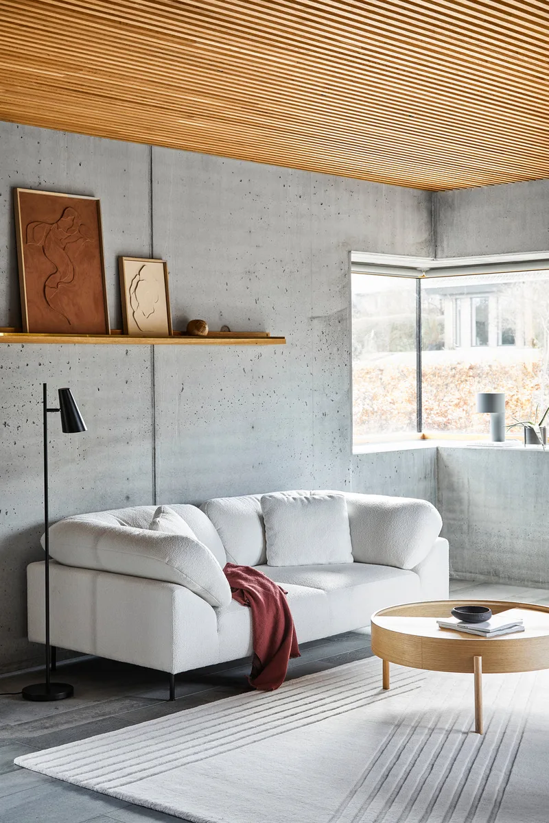 Cono Gulvlampe von WOUD in Sort – Ambientefoto 3 von 4