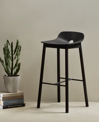 Mono Barstol (65 cm) by WOUD in Sort – interior photo 3 of 5