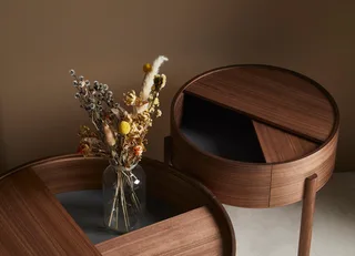 Arc Sofabord (66 cm) by WOUD in Valnød – interior photo 3 of 4