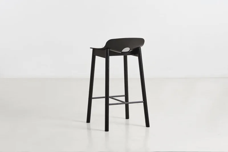 Mono Barstol (65 cm) by WOUD in Sort – product photo 2 of 5