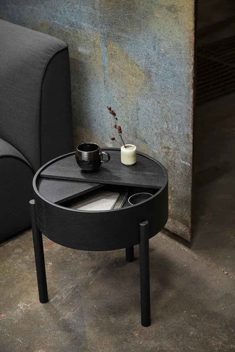 Arc Sidebord (42 cm) van WOUD in Sort – sfeerfoto 1 van 4