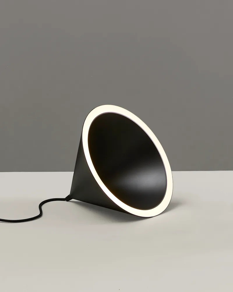 Annular Pendel (stor) von WOUD in Sort – Produktfoto 3 von 4