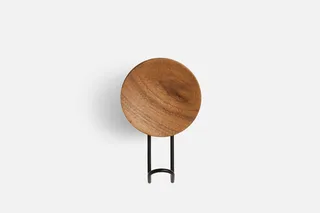 Around Knage (stor) by WOUD in Valnød/Sort – product photo 3 of 4