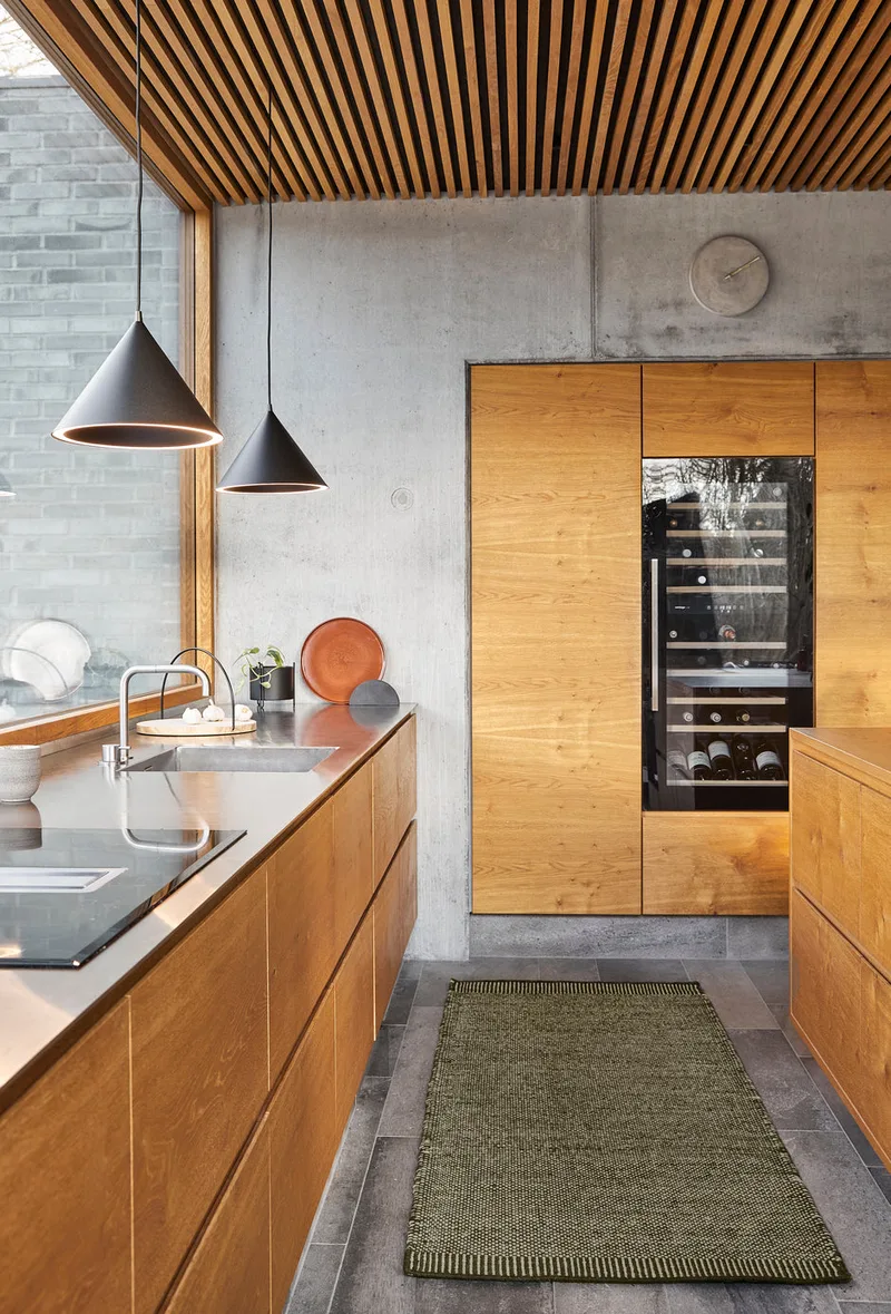 Annular Pendel (lille) by WOUD in Sort – interior photo 2 of 5