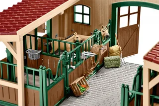 42195 Stable with horses and accessories by Schleich – interior photo 3 of 4
