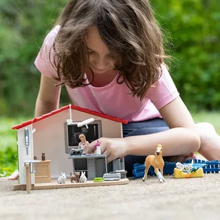 42502 Veterinarian practice with pets by Schleich – interior photo 2 of 4
