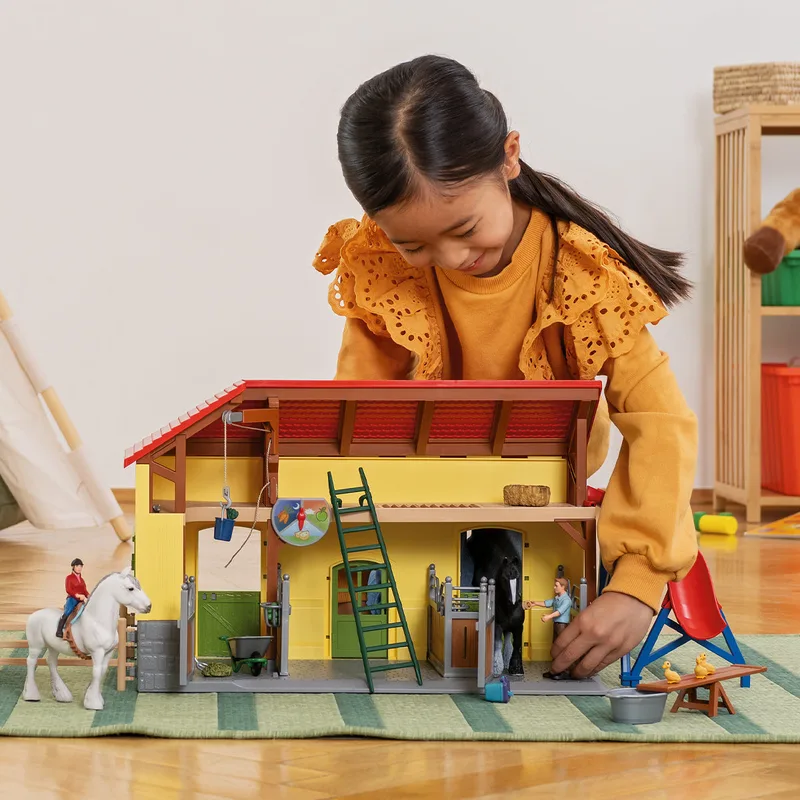 42485 Paardenstal van Schleich – sfeerfoto 2 van 4