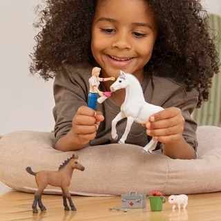 42486 Vet visiting mare and foal by Schleich – interior photo 2 of 4